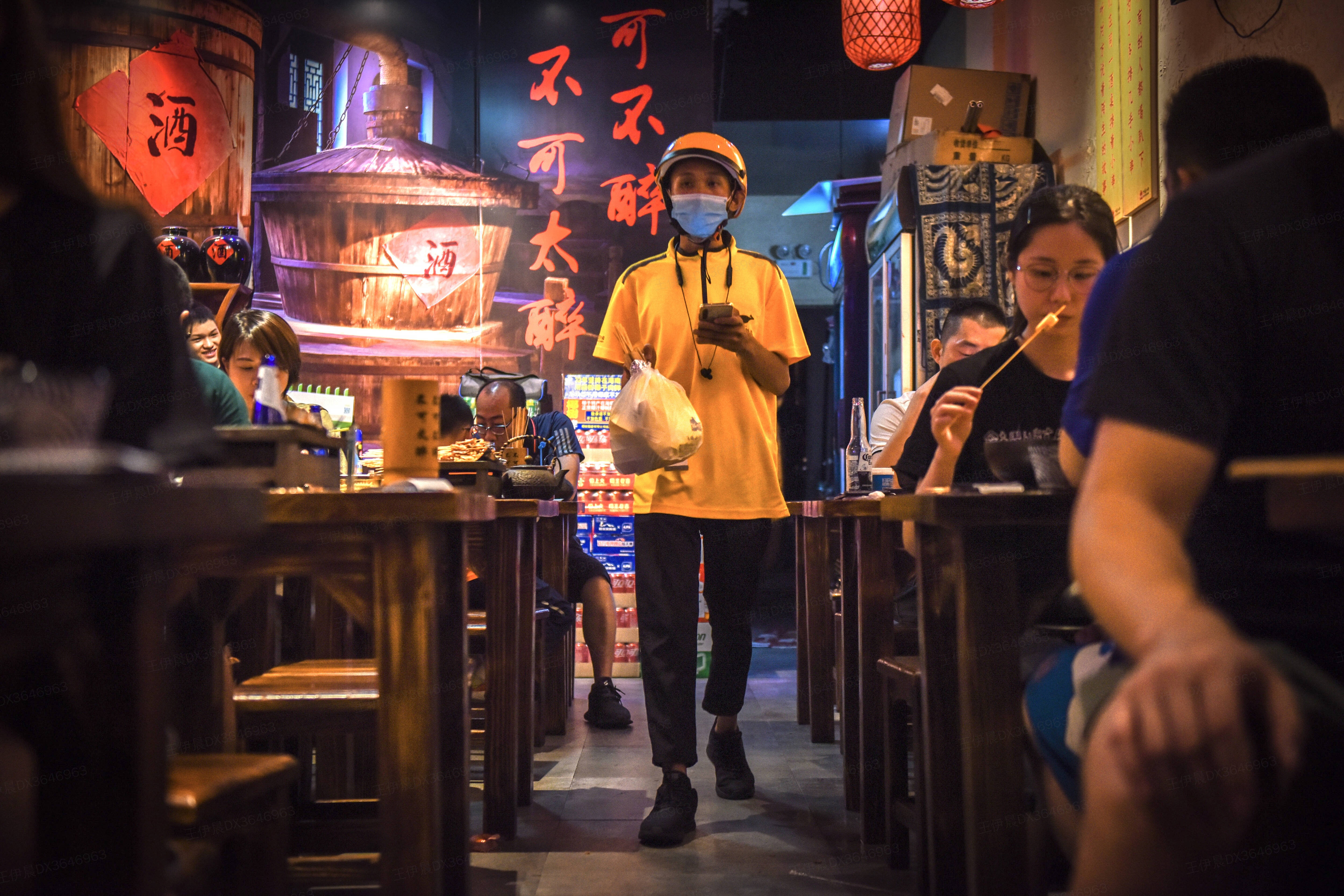 帮商户渡难关 重庆多家餐饮协会出手了1.jpg